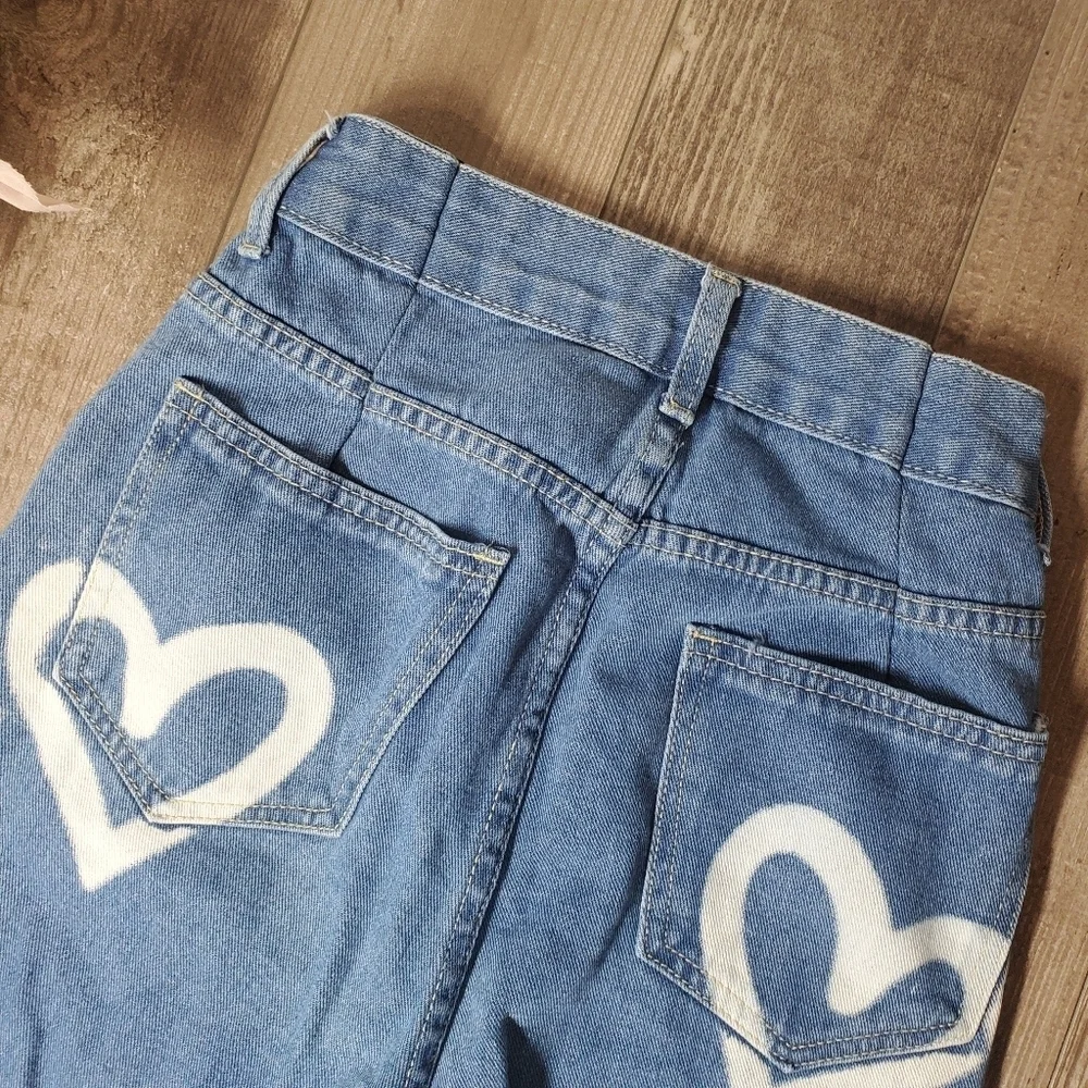 White Heart Graphic Light Wash High-Rise Blue Jeans Girls Size XS EUC